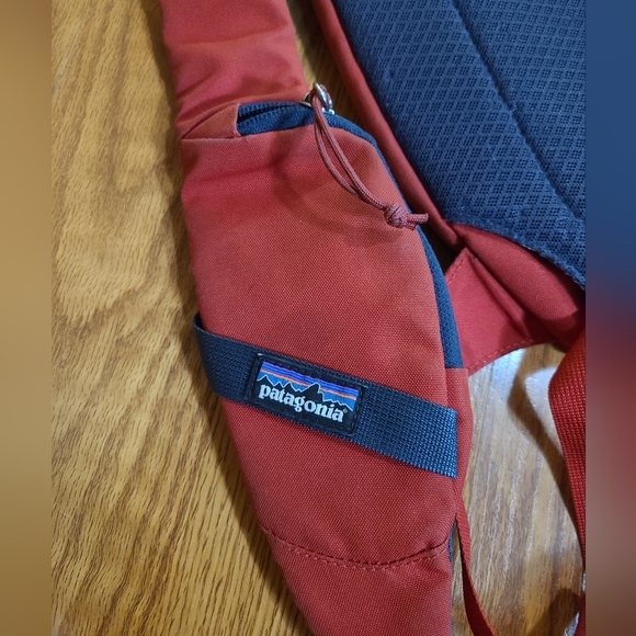 Patagonia Atom Sling Bag 8L - Picture 6 of 9